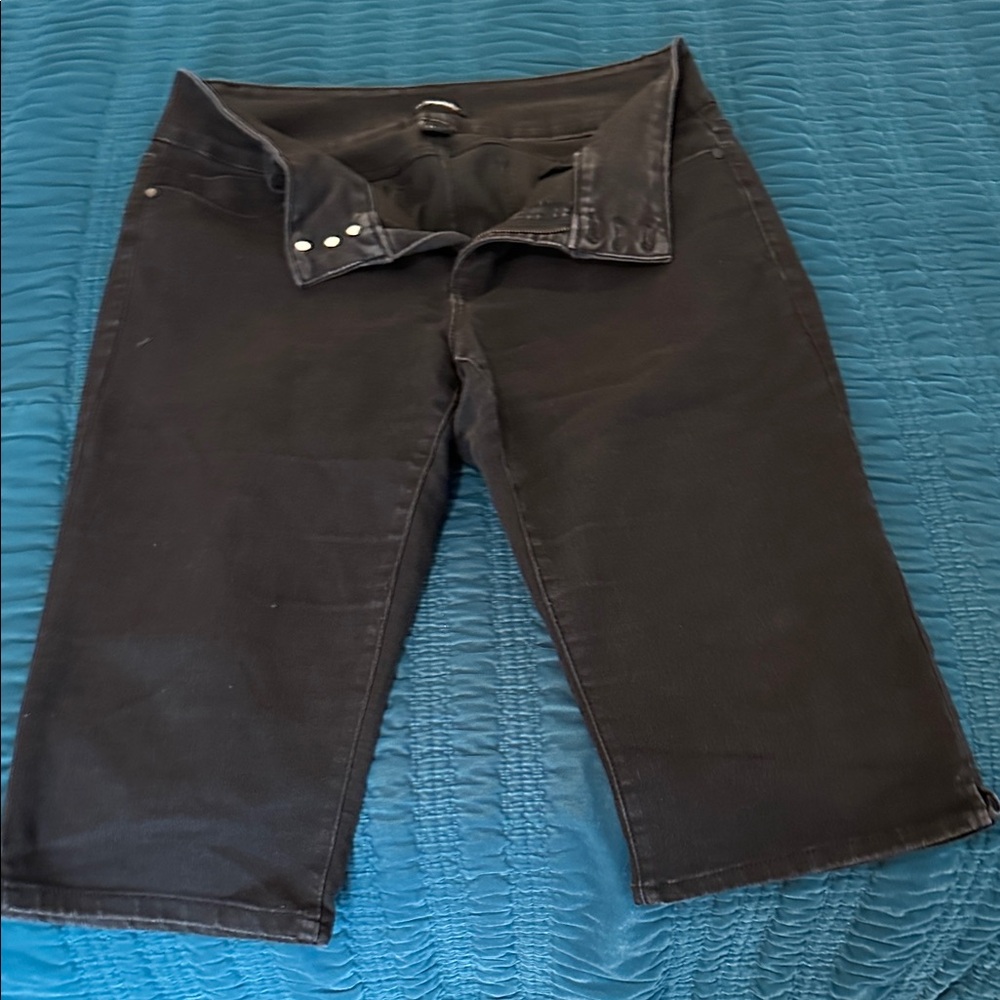 d. jeans Dark Denim Capri Pants